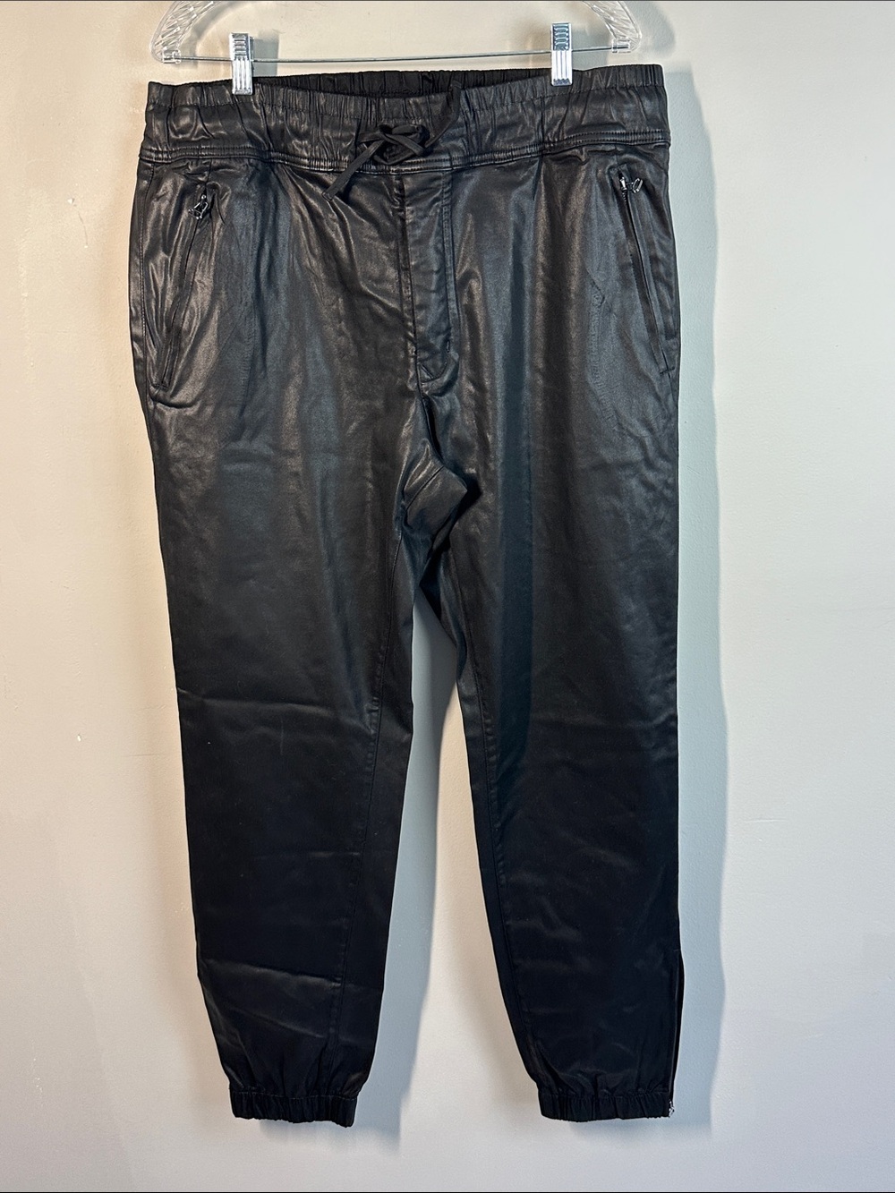 NWT Cotton Citizen Black Coated Joggers Mens Tapered Zip Cuff Pants Size XL